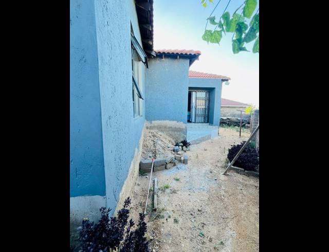 3 BEDROOM HOUSE FOR SALE IN COSMO CITY